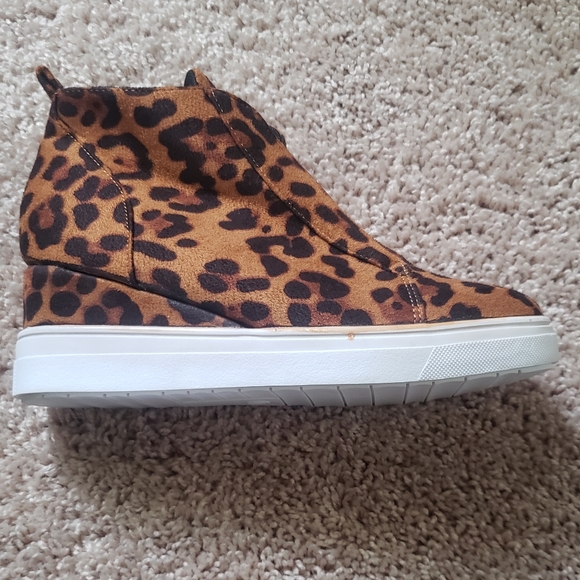 Ccocci Wedge Sneaker Booties NWOT - Picture 5 of 8